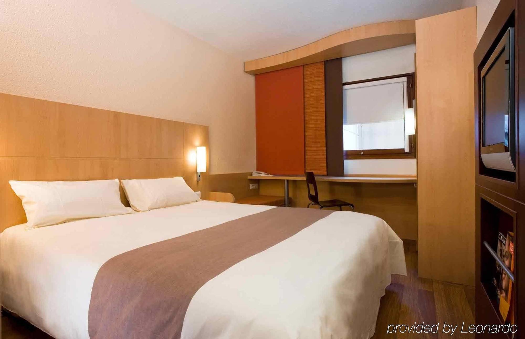 Ibis Nanterre La Defense Hotel Exterior foto